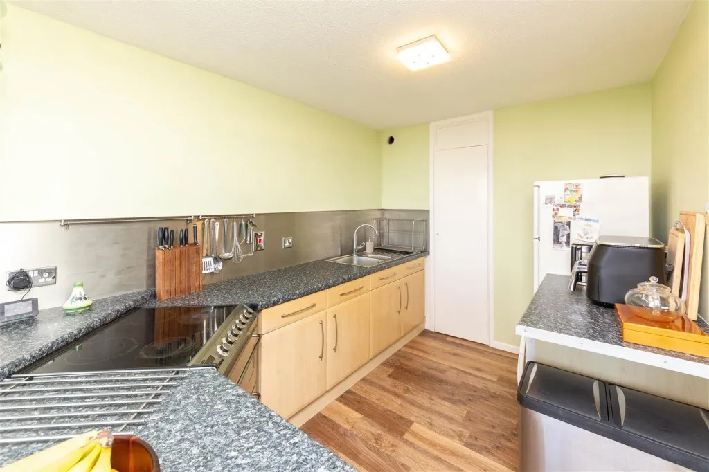Flat 219, High Kingsdown, Kingsdown, Bristol, BS2 8DG, photo 4