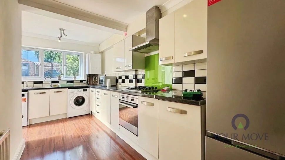 McLeod Road, London, SE2, photo 2