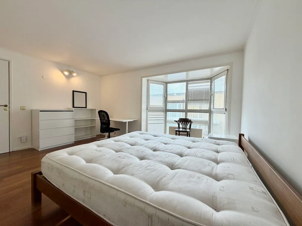 Queen Of Denmark Court Surrey Quays, SE16 7TB, photo 3