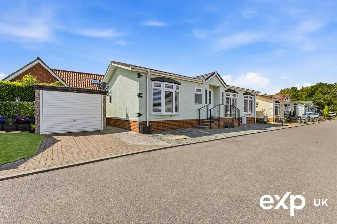 Fairfield Park, Ollerton, NG22, photo 6