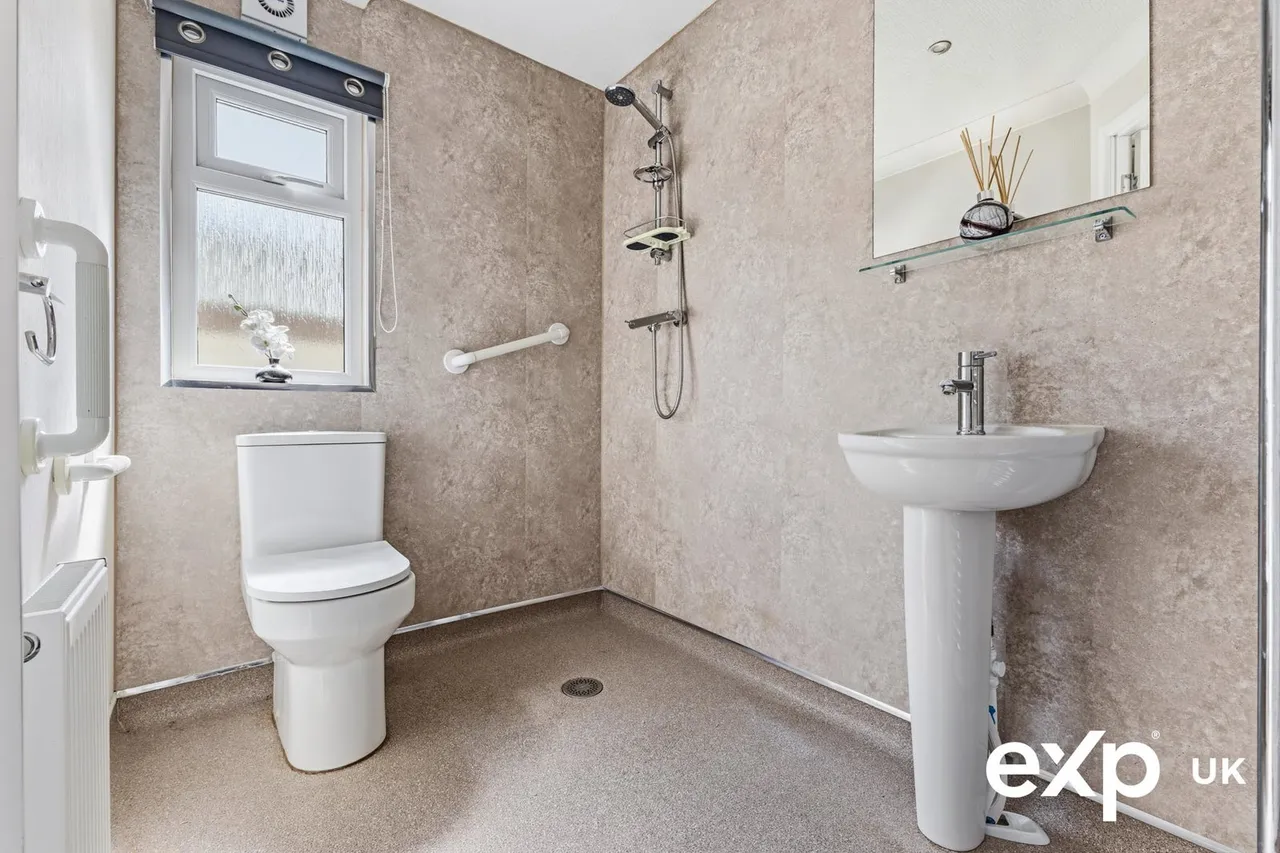 Fairfield Park, Ollerton, NG22, photo 21