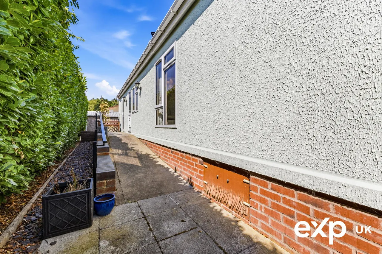 Fairfield Park, Ollerton, NG22, photo 24
