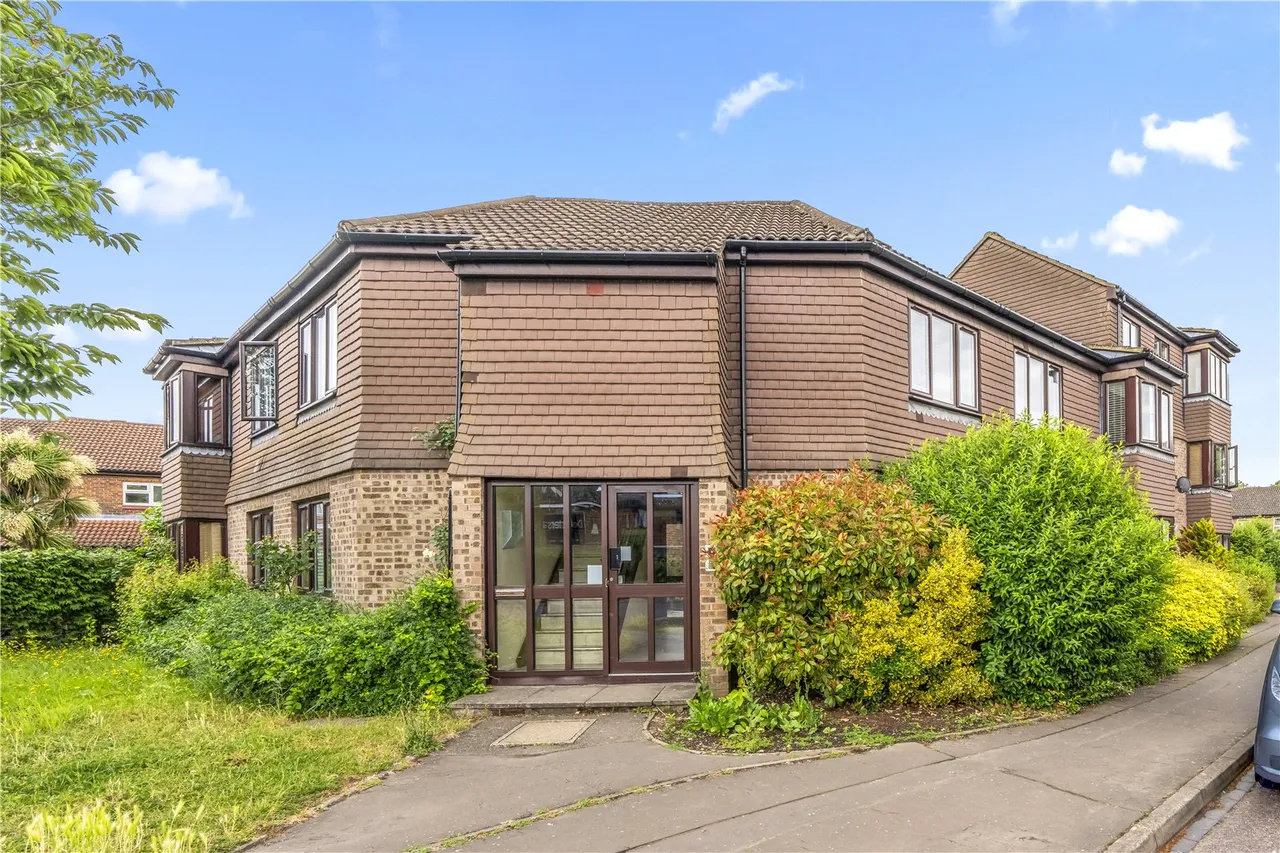 2 bed flat for sale — Stanford Close, Hampton, TW12 3XZ