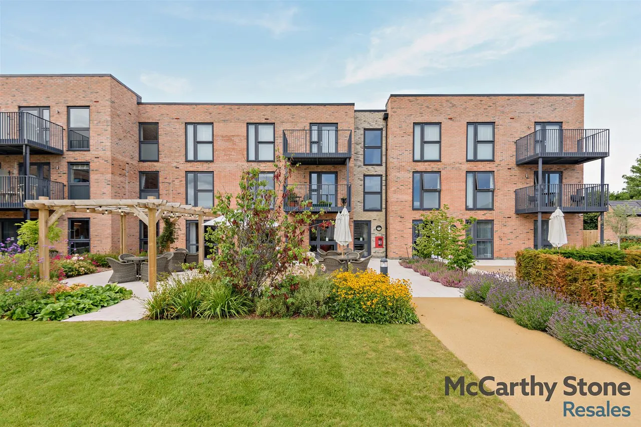 2 bed flat for sale, Ensor Mews, Wimborne, BH21