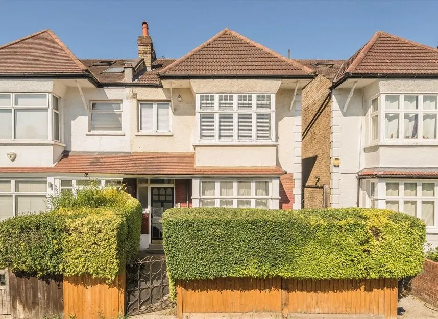 2 bed flat for sale — Wormholt Road, London, W12
