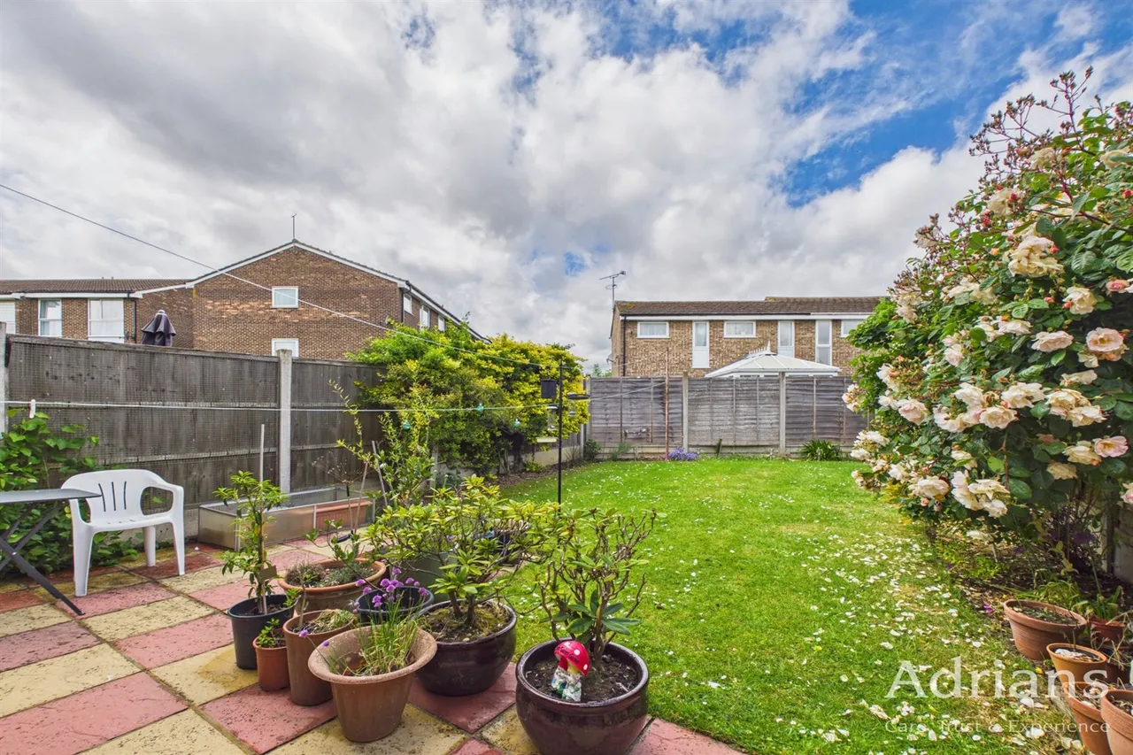 Petunia Crescent, Springfield, CM1, photo 2