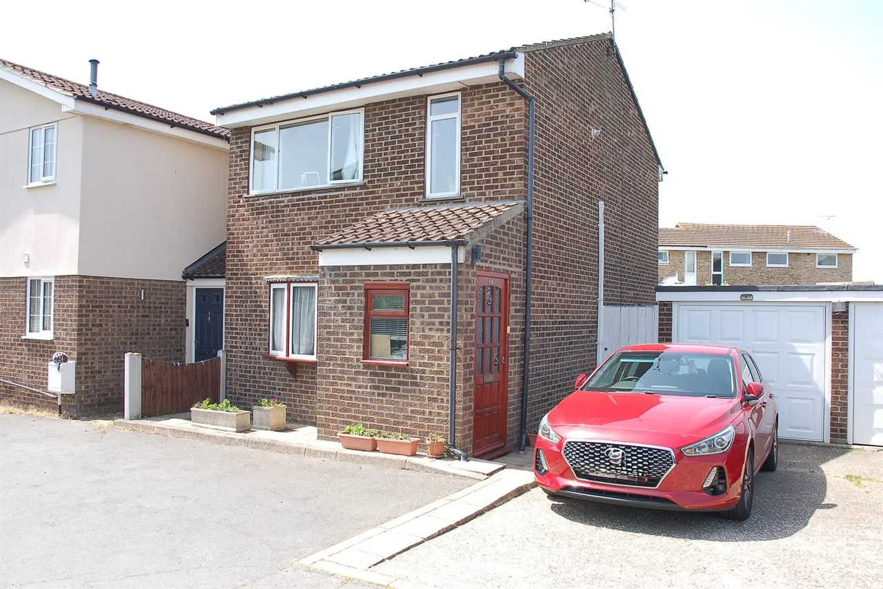 3 bed property for sale, Petunia Crescent, Springfield, CM1