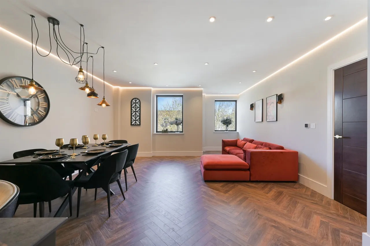 2 bed flat for sale — King Street, London