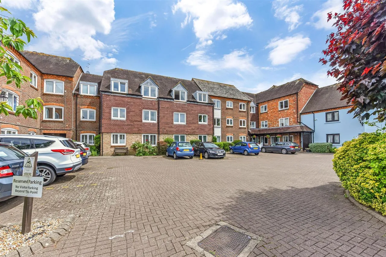 2 bed property for sale, Henty Gardens, The Maltings Henty Gardens, PO19