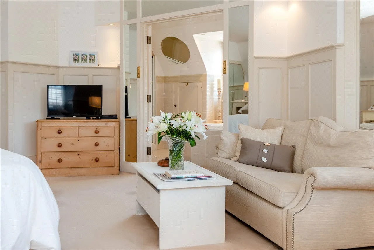 Coombe Wood Road, Kingston upon Thames, KT2, photo 13