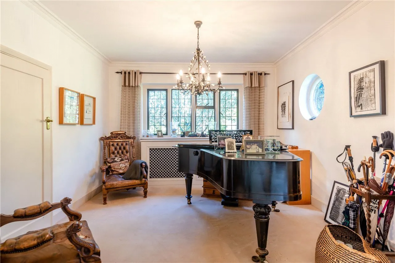 Coombe Wood Road, Kingston upon Thames, KT2, photo 11