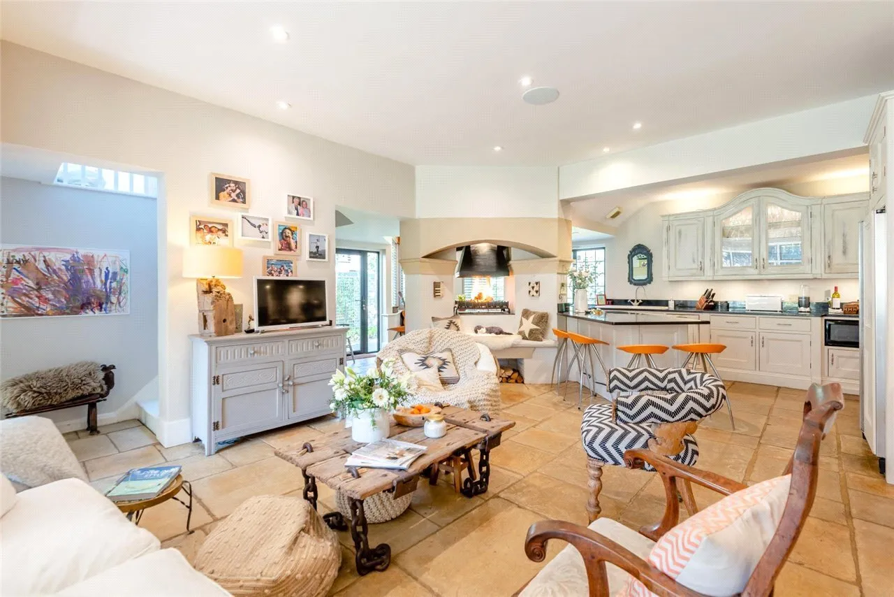 Coombe Wood Road, Kingston upon Thames, KT2, photo 4