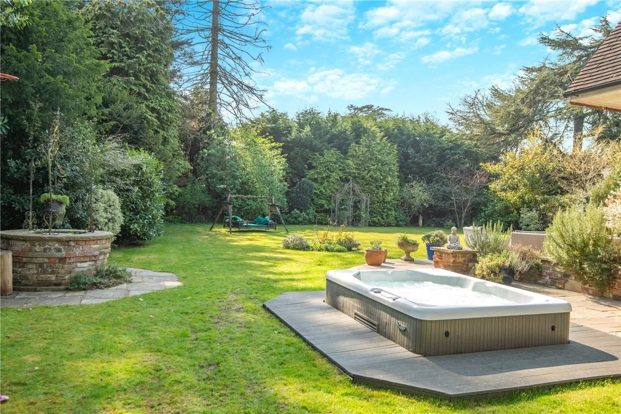 Coombe Wood Road, Kingston upon Thames, KT2, photo 9