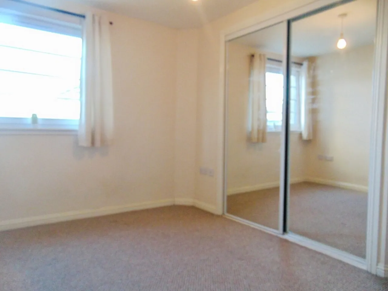 Whiteside Court, Bathgate, photo 4