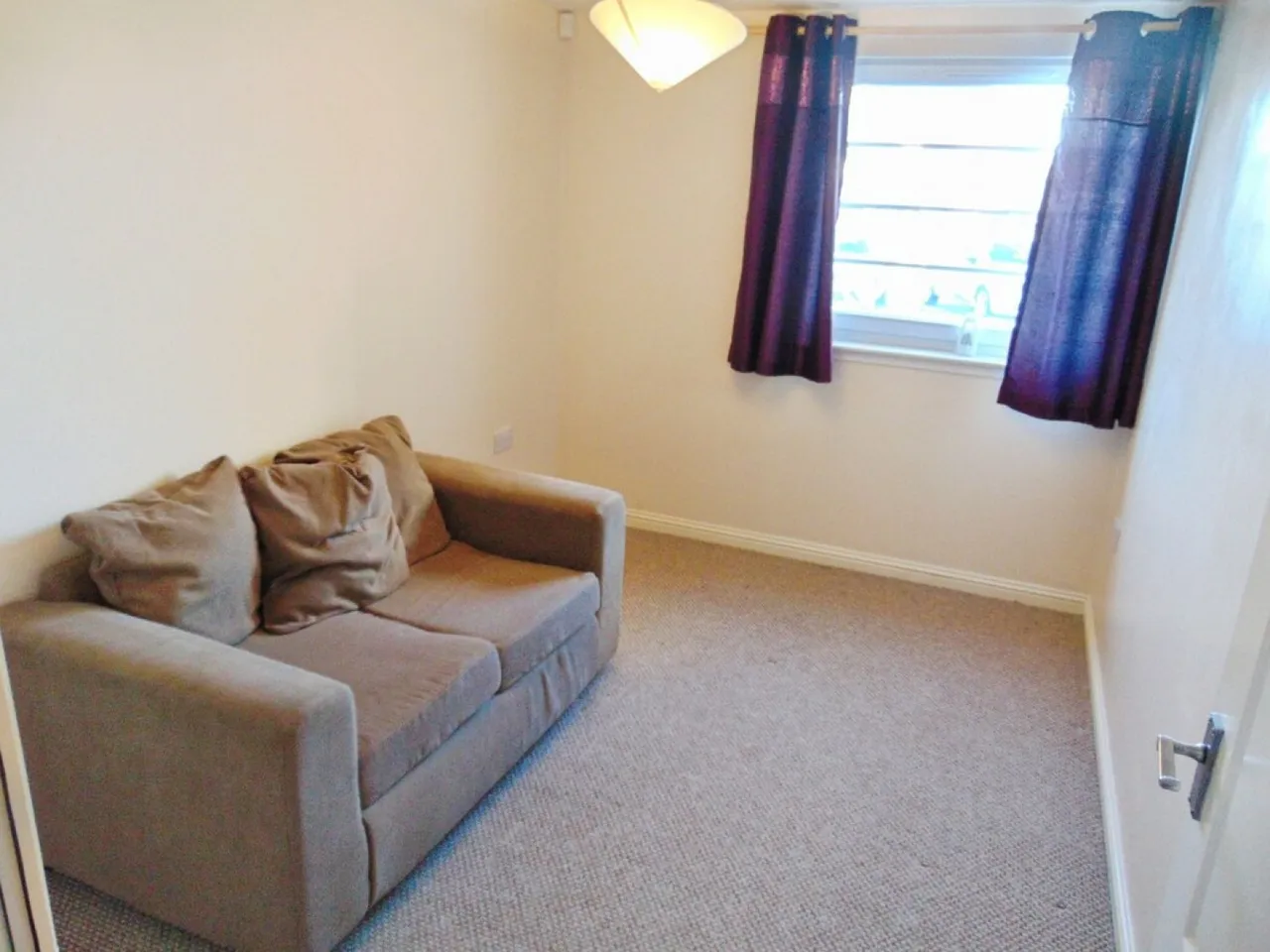 Whiteside Court, Bathgate, photo 5