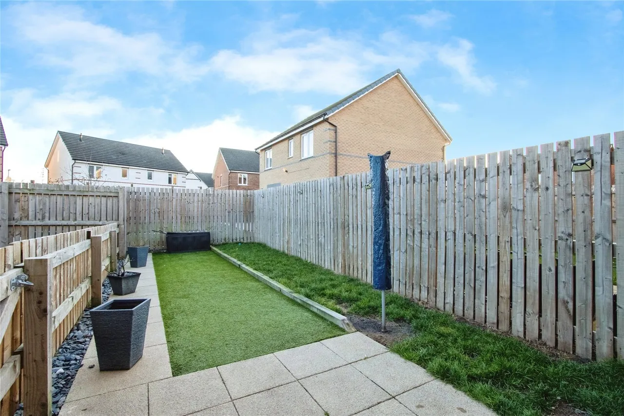 Staithes Drive, Wakefield, West Yorkshire, WF1, photo 11