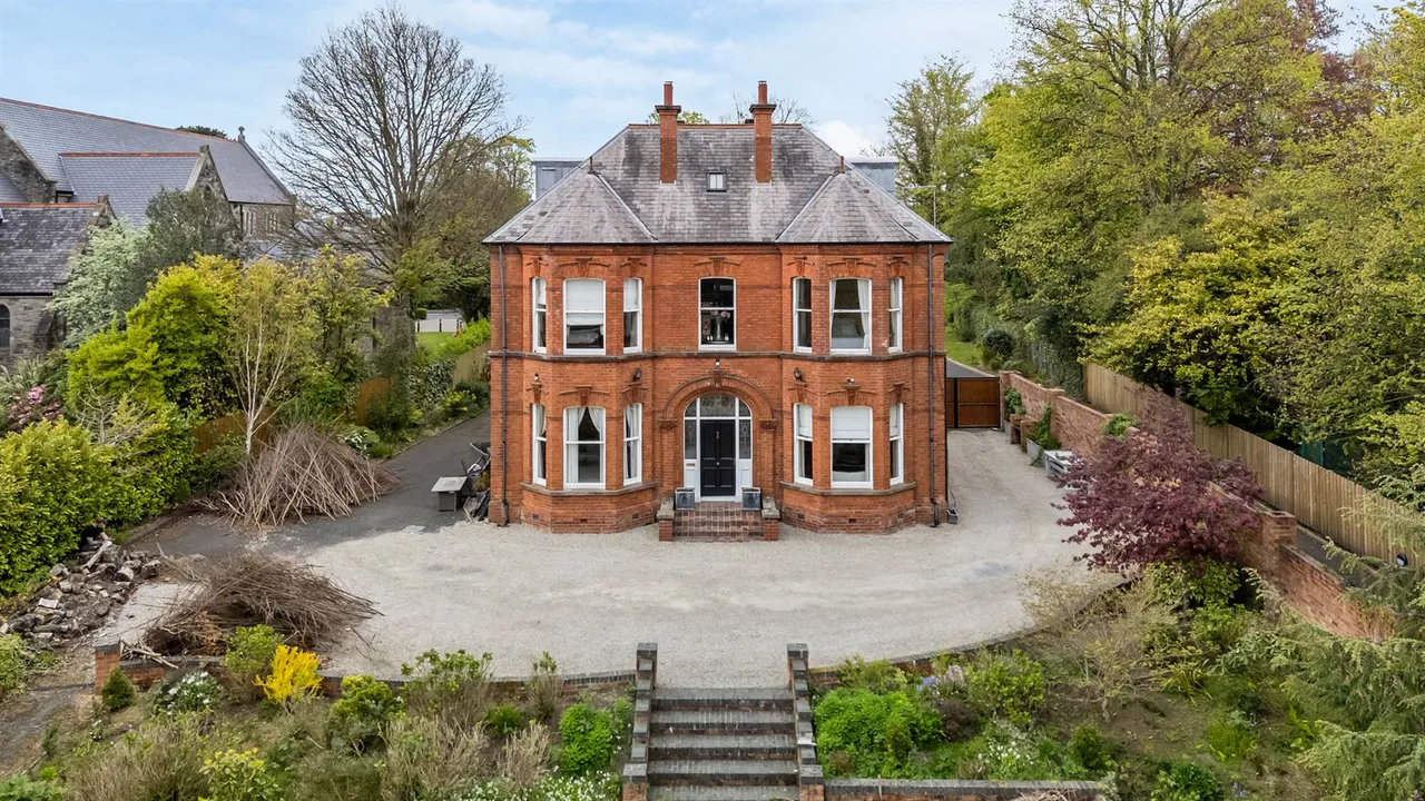 6 bed house for sale, Kings Road, Ballyhackamore, BT5