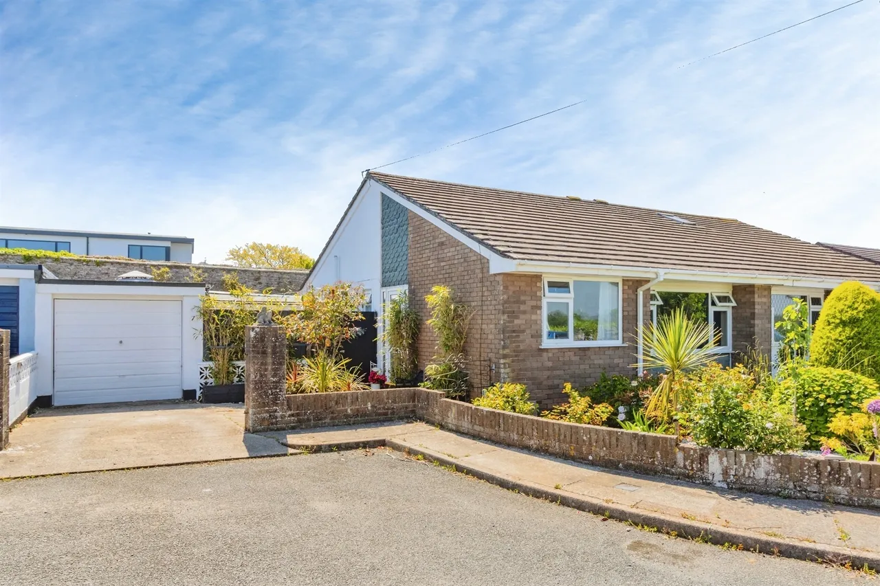 2 bed house for sale — Heather Way, Brixham