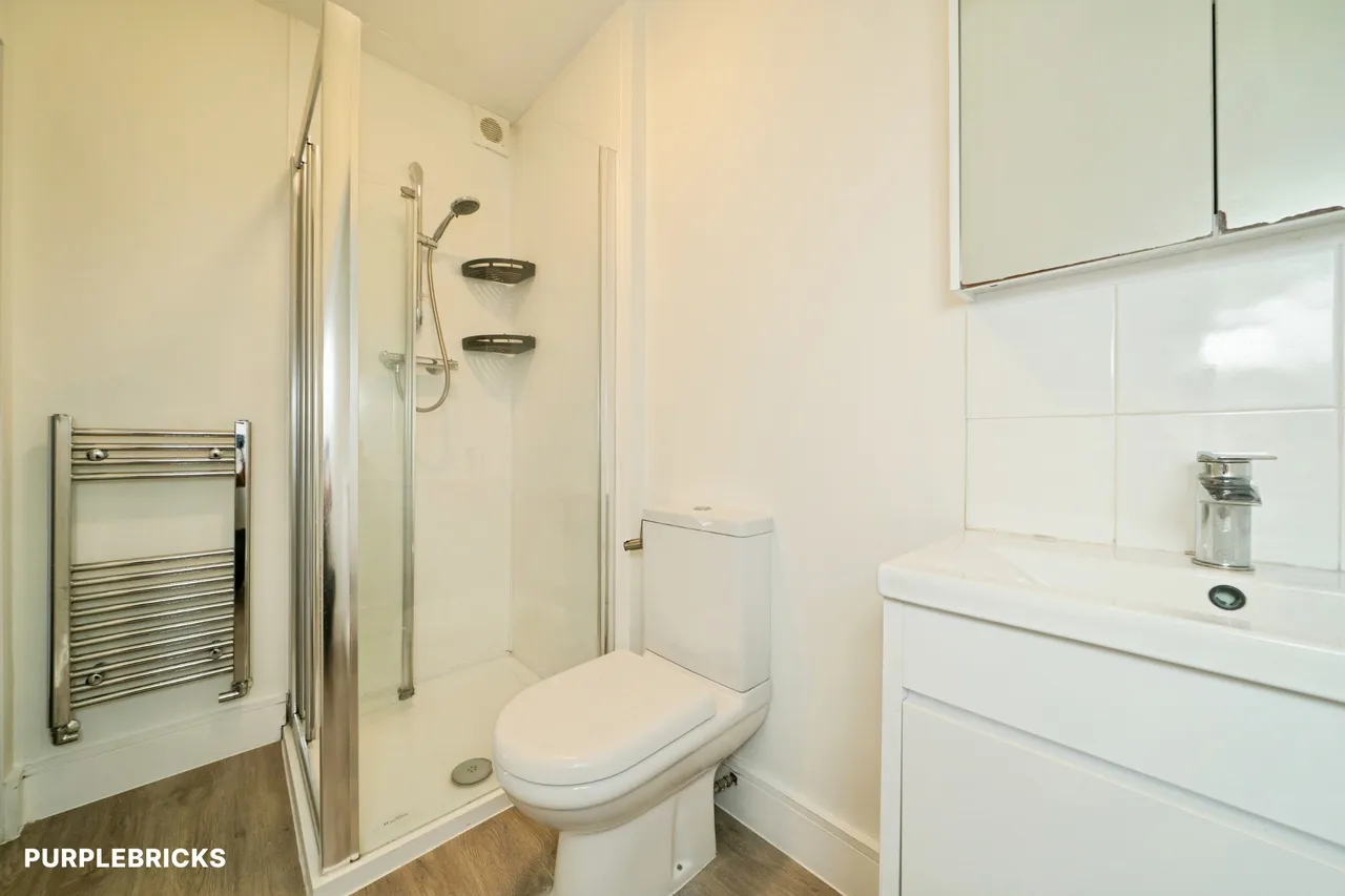 Queens Avenue, Feltham, TW13, photo 28