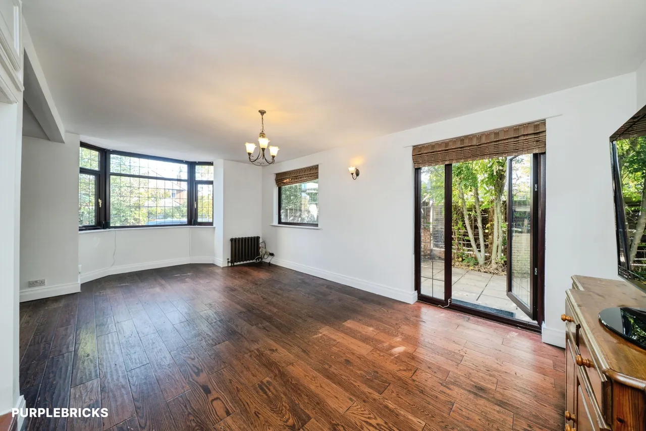 Queens Avenue, Feltham, TW13, photo 5