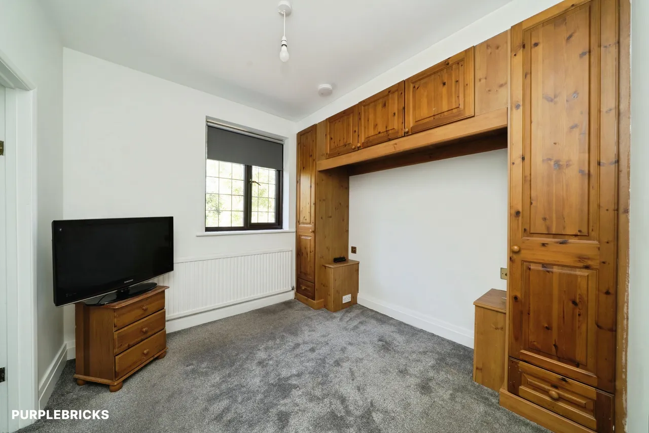 Queens Avenue, Feltham, TW13, photo 24