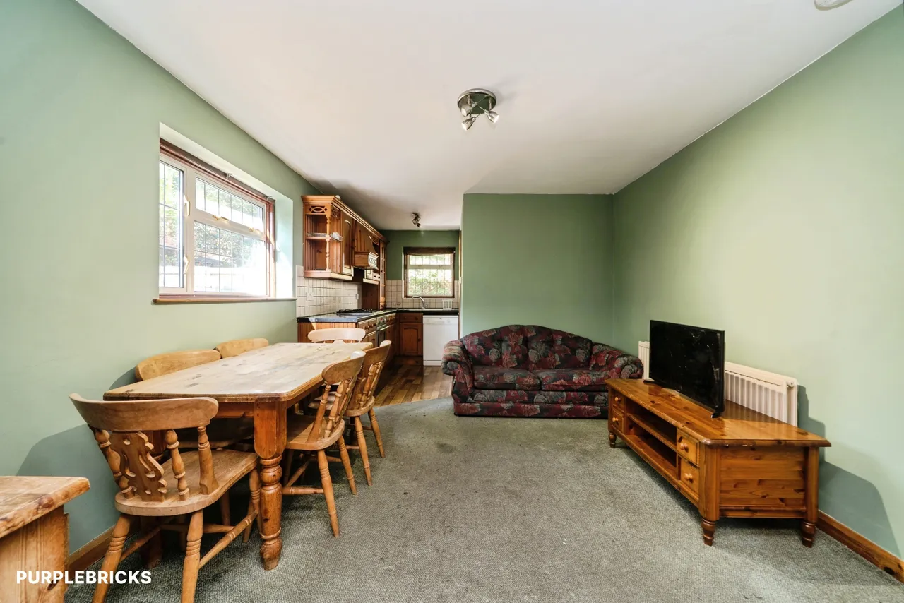 Queens Avenue, Feltham, TW13, photo 13