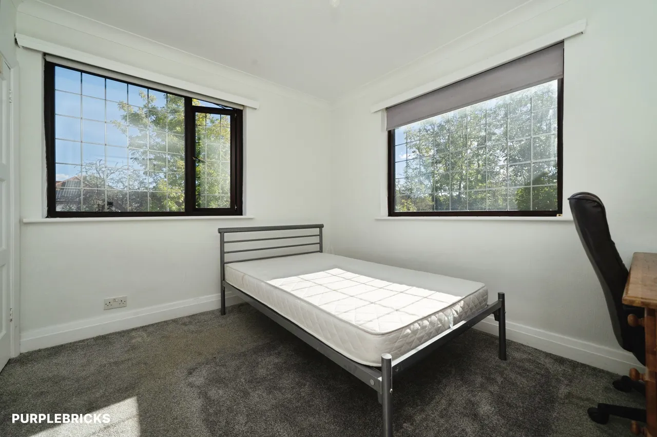 Queens Avenue, Feltham, TW13, photo 23