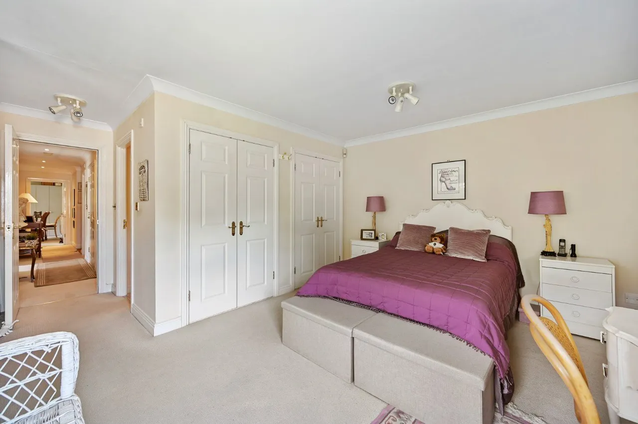Ducks Hill Road, Northwood, Middlesex, HA6 2WG, photo 5