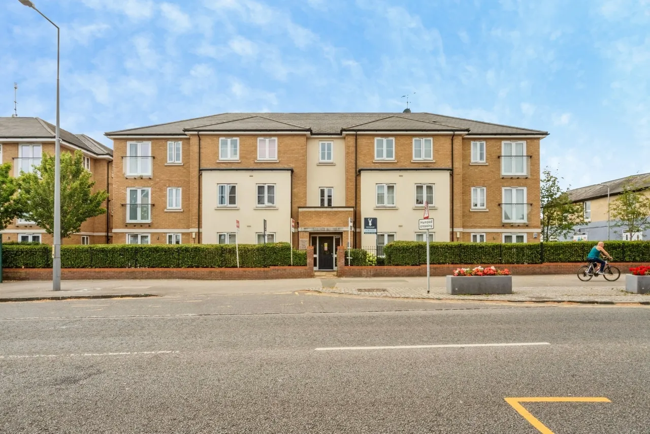 2 bed flat for sale — Aylesbury Street, Bletchley, Milton Keynes, Buckinghamshire, MK2