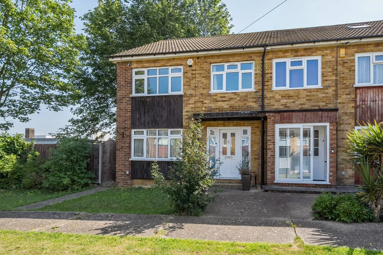 3 bed house for sale — Cerne Road, Kent, DA12
