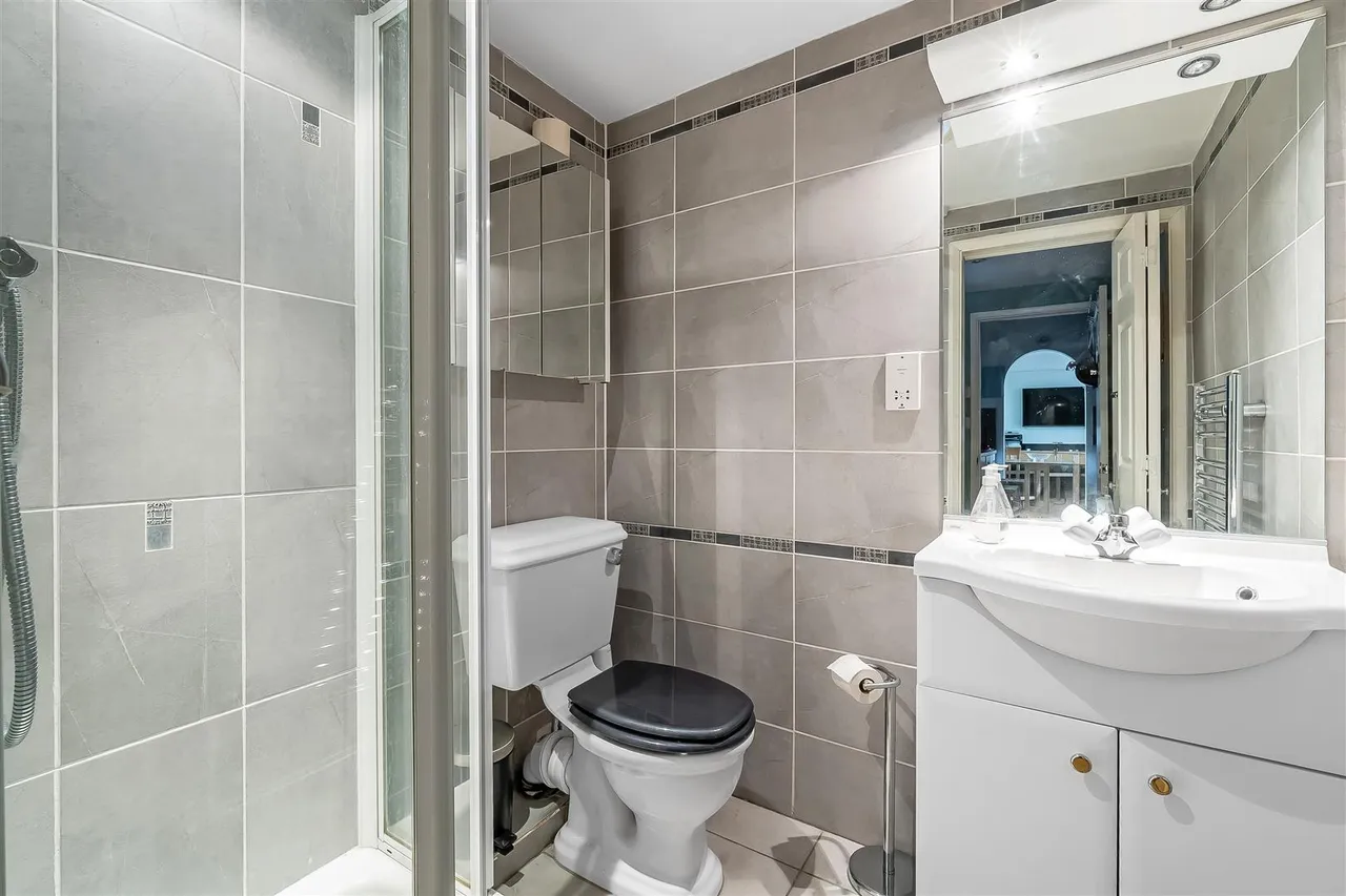 Linden Road, Leatherhead, KT22, photo 7