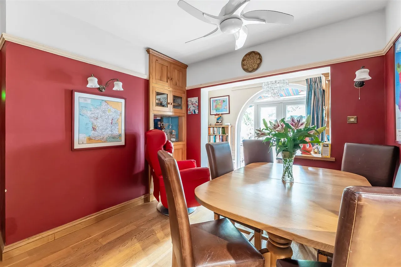Linden Road, Leatherhead, KT22, photo 19