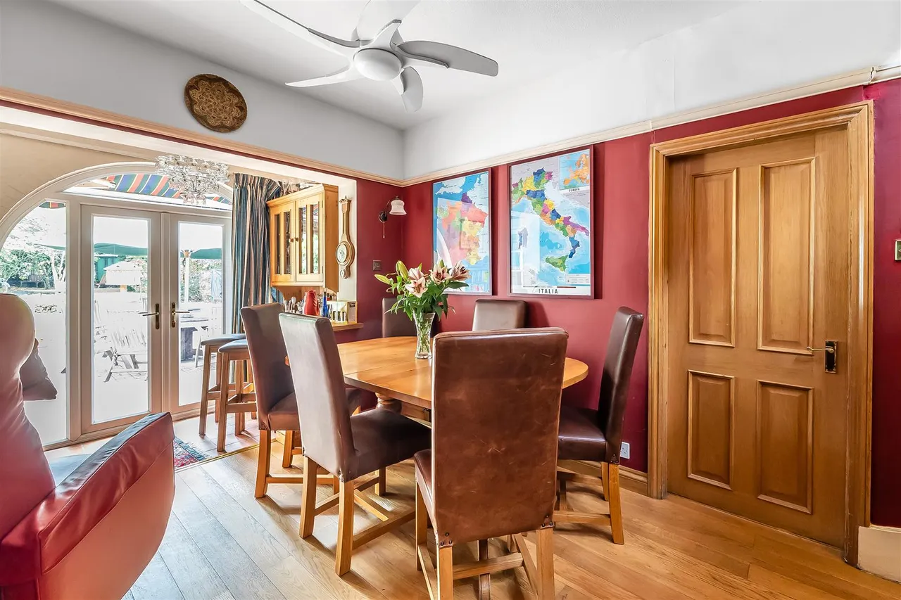 Linden Road, Leatherhead, KT22, photo 4