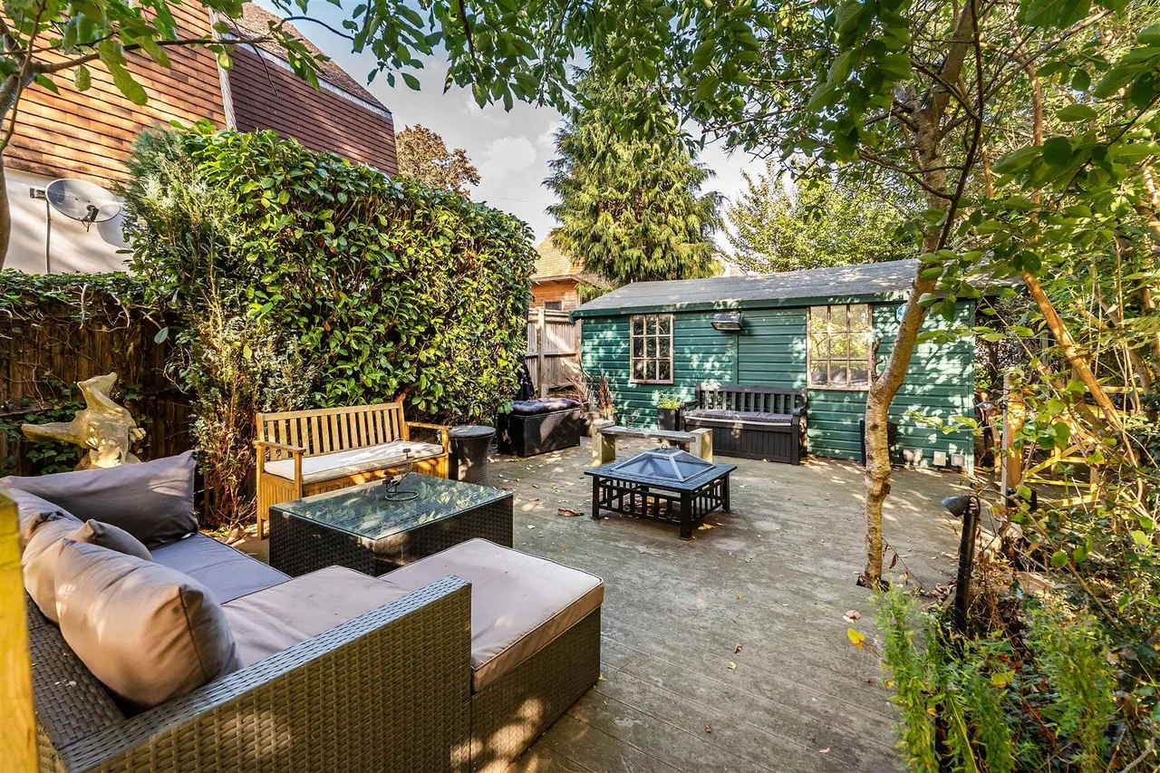 Linden Road, Leatherhead, KT22, photo 17