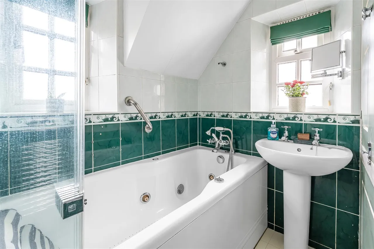 Linden Road, Leatherhead, KT22, photo 26