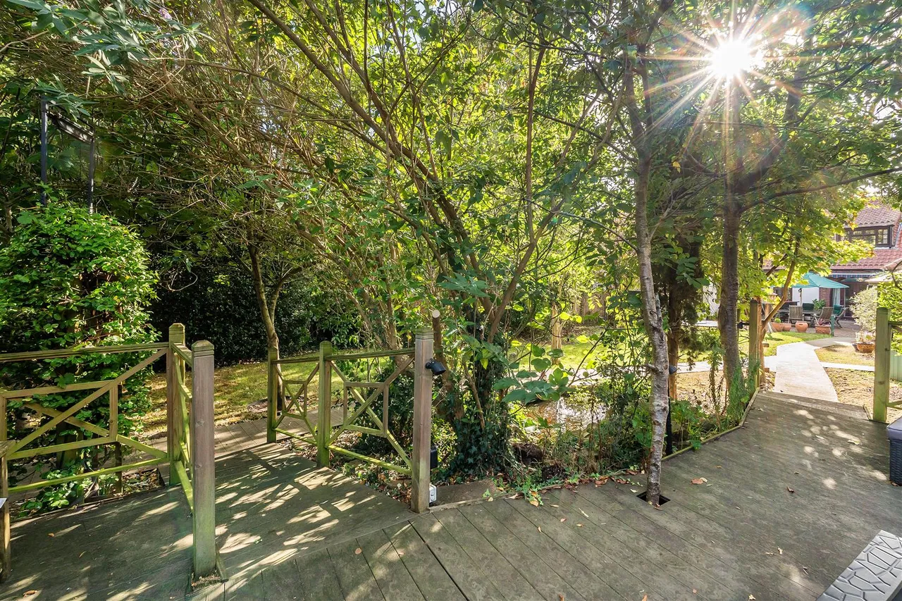 Linden Road, Leatherhead, KT22, photo 22