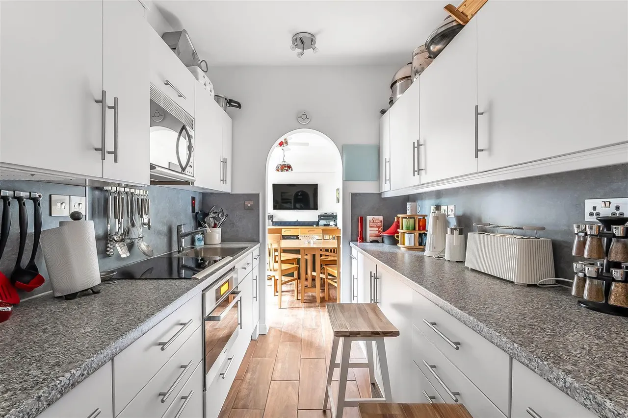 Linden Road, Leatherhead, KT22, photo 12