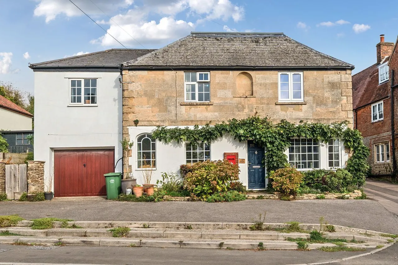 5 bed house for sale, High Street, Chapmanslade, BA13