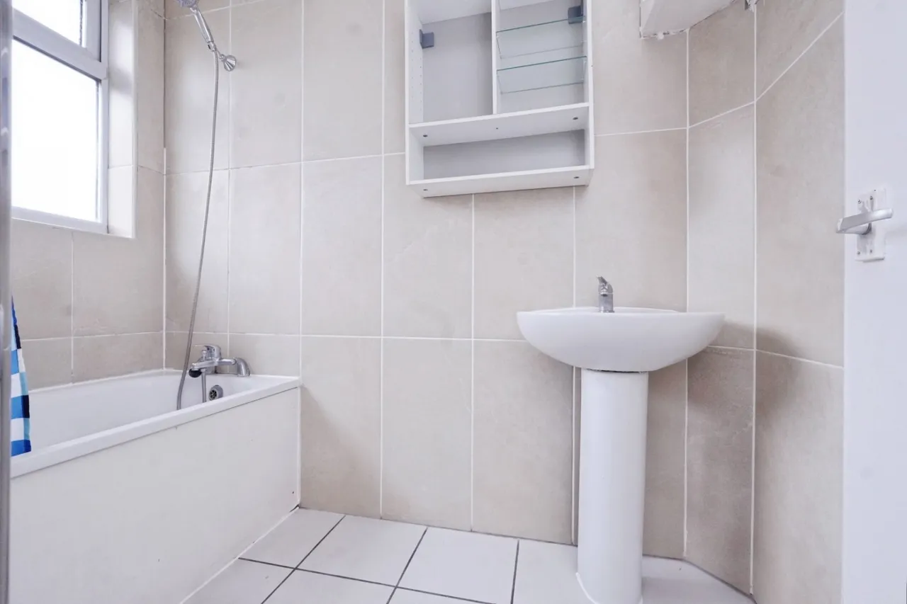Ripley Road, London, E16, photo 6