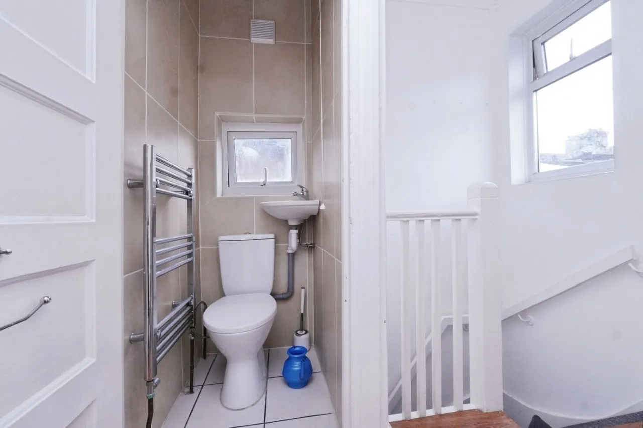 Ripley Road, London, E16, photo 7