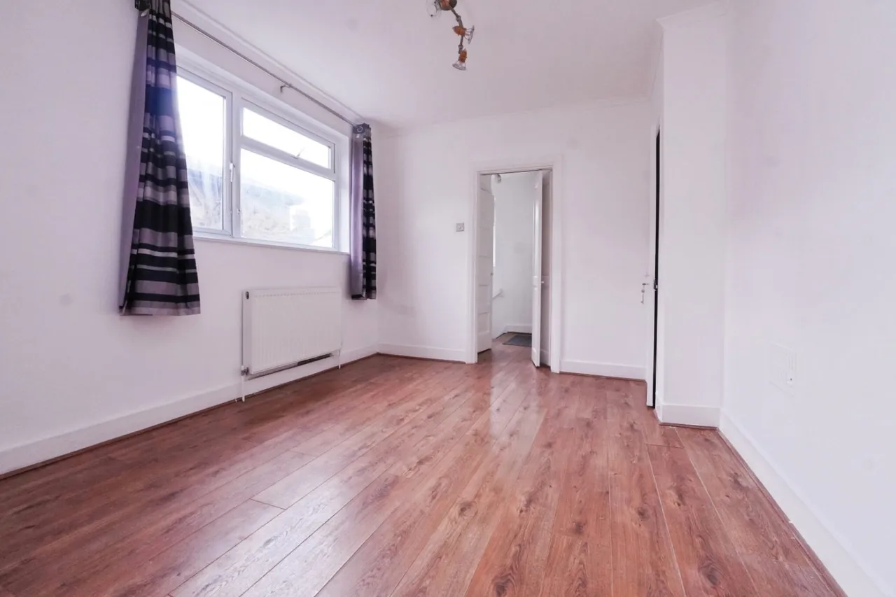 Ripley Road, London, E16, photo 5