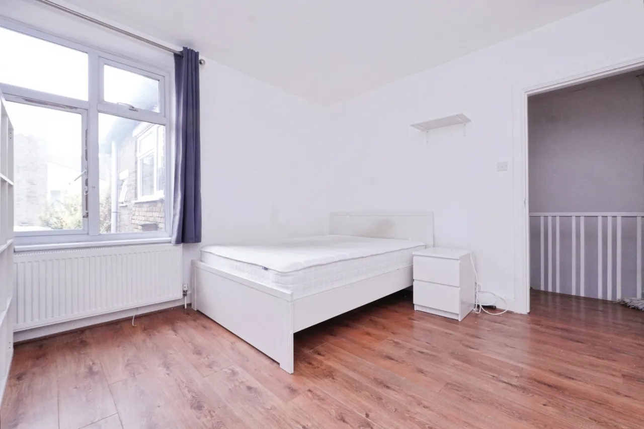 Ripley Road, London, E16, photo 4