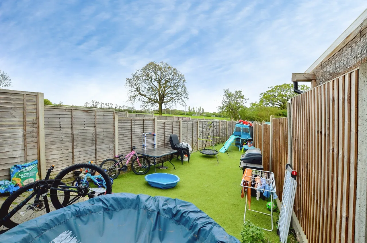 Berkeley Avenue, Greenford, UB6, photo 14