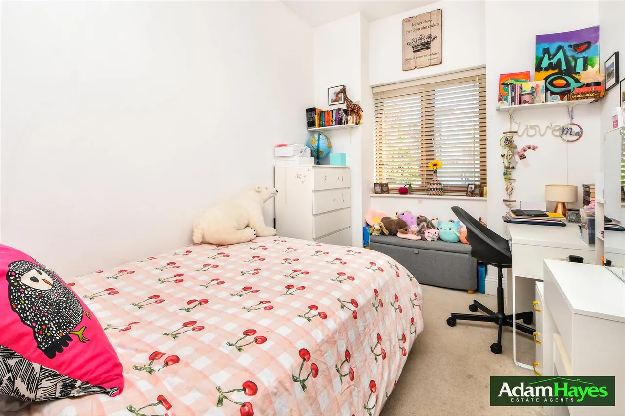 Regents Park Road, Finchley Central, N3, photo 10