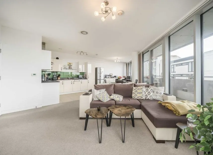 Colonial Drive, Chiswick, W4, photo 2
