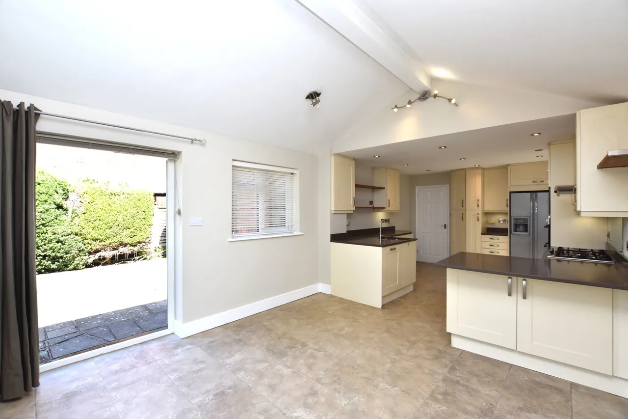 Berkeley Crescent, Frimley, Camberley, GU16 8YN, photo 6