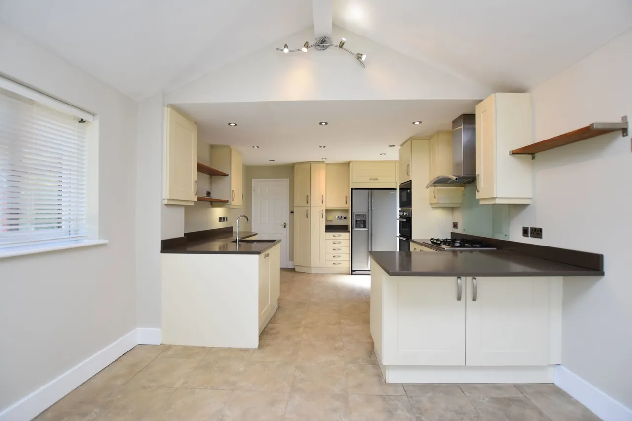 Berkeley Crescent, Frimley, Camberley, GU16 8YN, photo 5