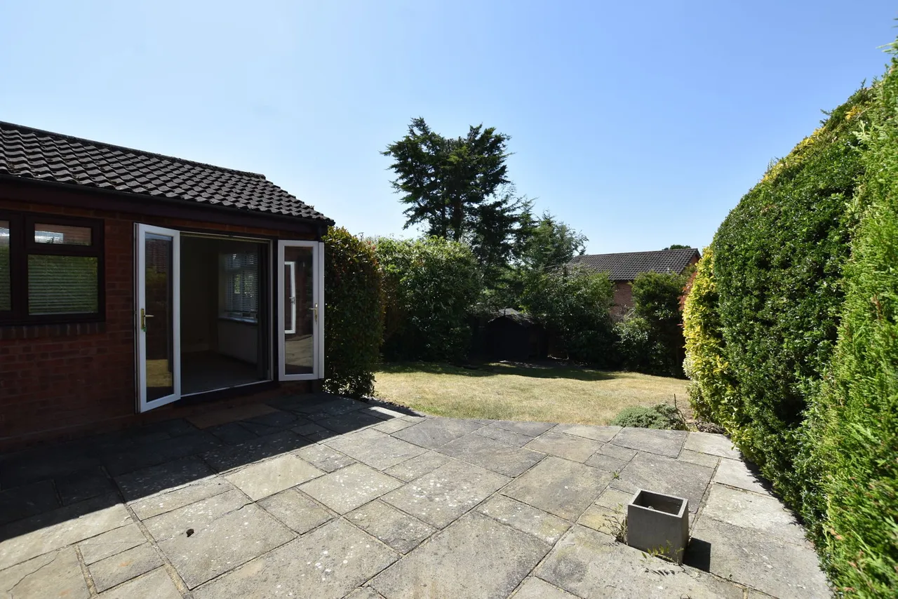 Berkeley Crescent, Frimley, Camberley, GU16 8YN, photo 7