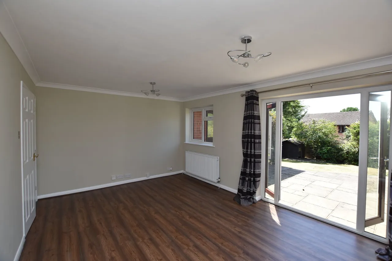 Berkeley Crescent, Frimley, Camberley, GU16 8YN, photo 3