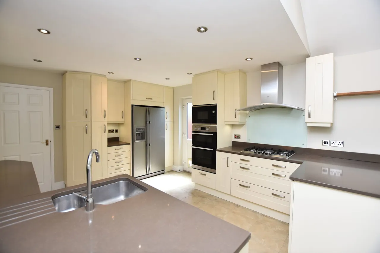Berkeley Crescent, Frimley, Camberley, GU16 8YN, photo 4
